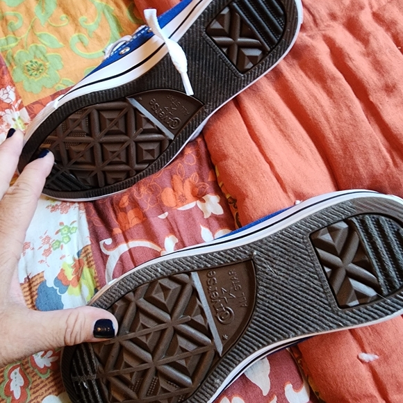 New Unisex Chuck Taylor Converse Sneakers - Picture 2 of 5